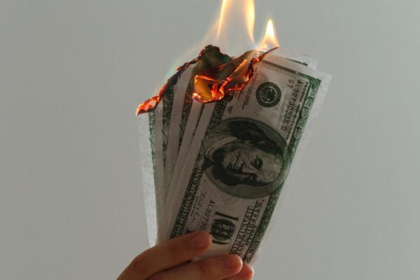 Inflation: Geld verbrennt
