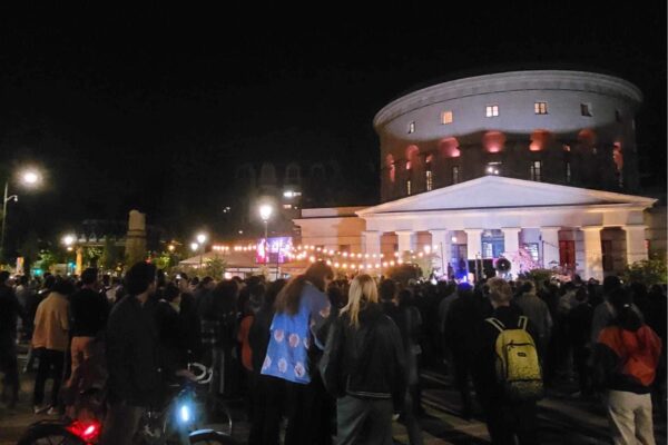 Nachdem Macron Neuwahlen ausgerufen hatte, demonstrierten viele in Paris spontan gegen den RN