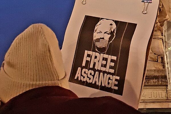 Kundgebung für die Freilassung von Julian Assange 2024 in Paris