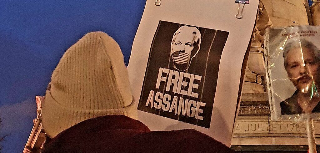 Kundgebung für die Freilassung von Julian Assange 2024 in Paris