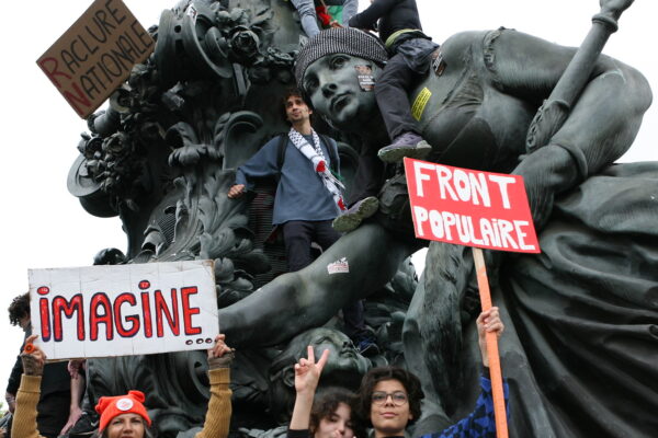 Feier nach Wahlsieg des NPF in Paris