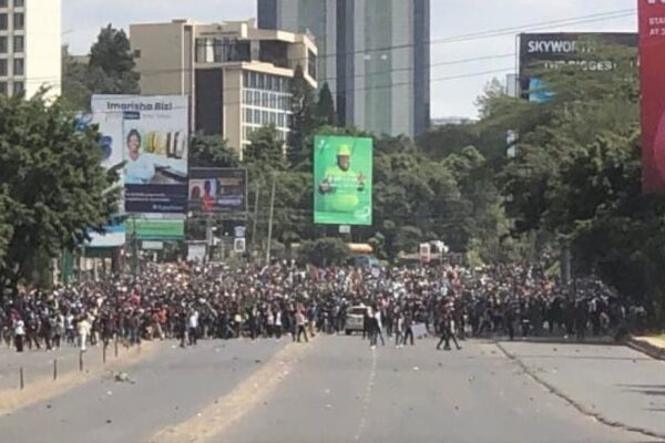 Tausende gingen in Kenia auf die Straße, um gegen geplante Steuerreformen zu protestieren
