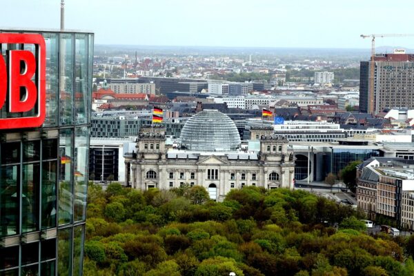 Im Schatten einer möglichen konservativen Regierungskoalition verzichtete die EVG-Spitze auf die Ausschöpfung ihrer Kampfkraft