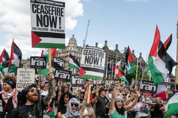 Demo gegen Israels Angriff auf den Iran in London