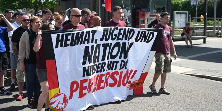 Junge Nazis demonstrieren gegen den CSD in Wittenberg