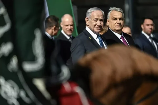 Diese Rechten trafen sich auch auf der »Antisemitismus-Konferenz« in Jerusalem: Benjamin Netanyahu und Victor Orbán.