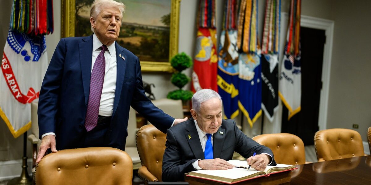 Netanjahu unterzeichnet Trumps Friedensplan für einen Waffenstillstand