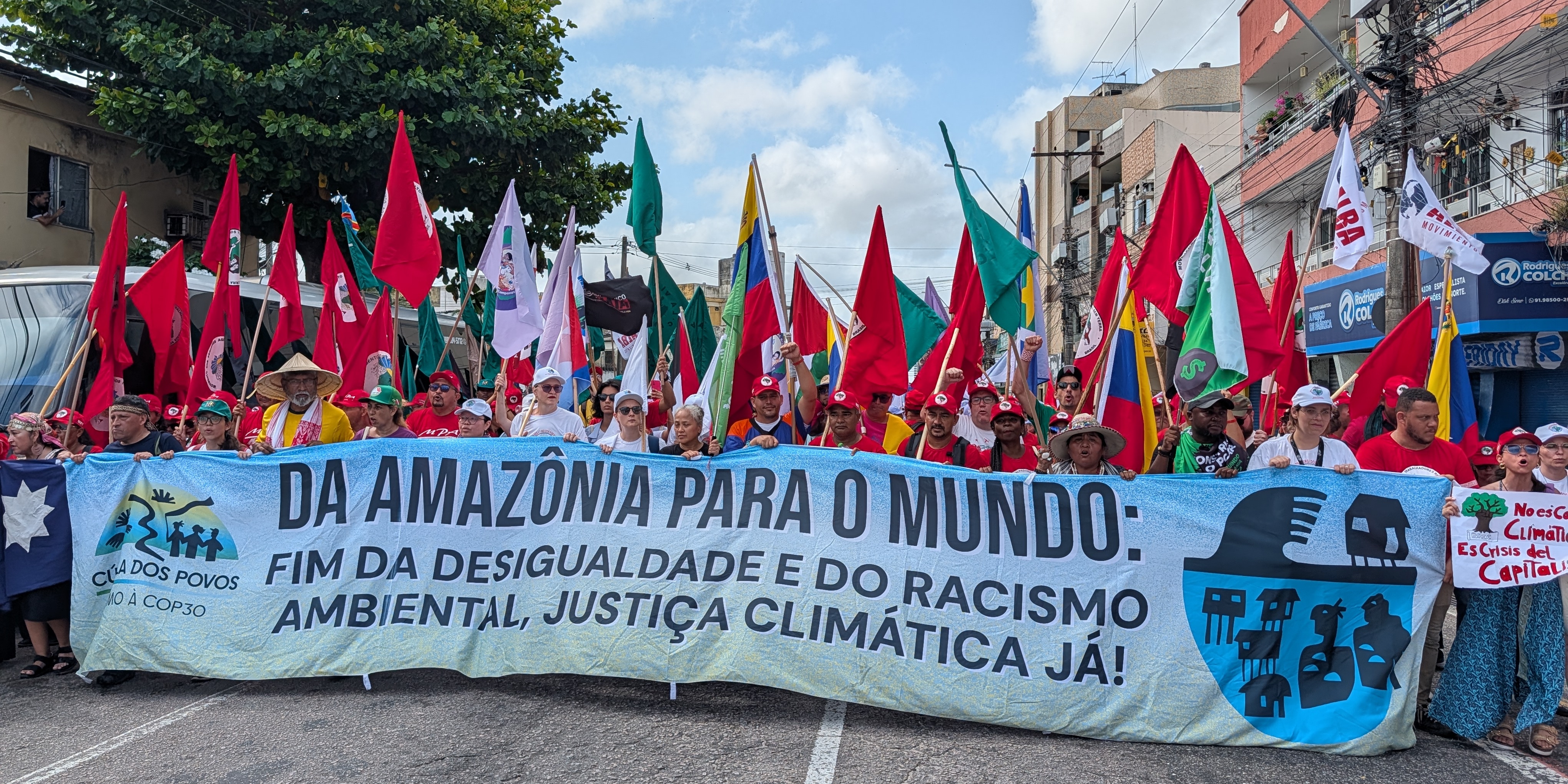 Massendemonstration in Belém gegen die Untätigkeit der COP30-Mitgliedsstaaten gegen die Klimakrise.