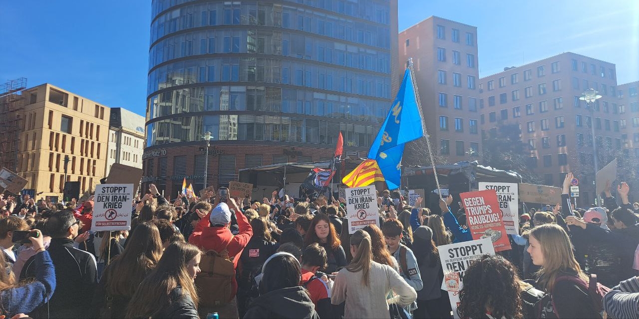 Schulstreik gegen Wehrpflicht in Berlin