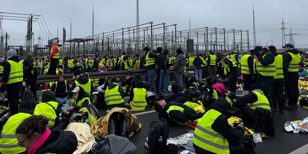 Eine Widersetzen-Blockade vor Gießen Ende November 2025 um die Gründungsveranstaltung der AFD-Jugendorganisation zu verhindern.