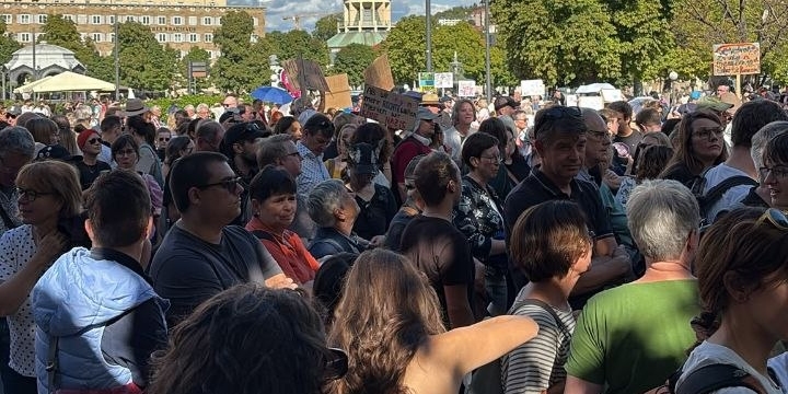 Über 100.000 demonstrierten am 12. September 2026 bundesweit gegen die AFD. Hier mehrere Tausend in Stuttgart. (Foto von SVU Stuttgart)